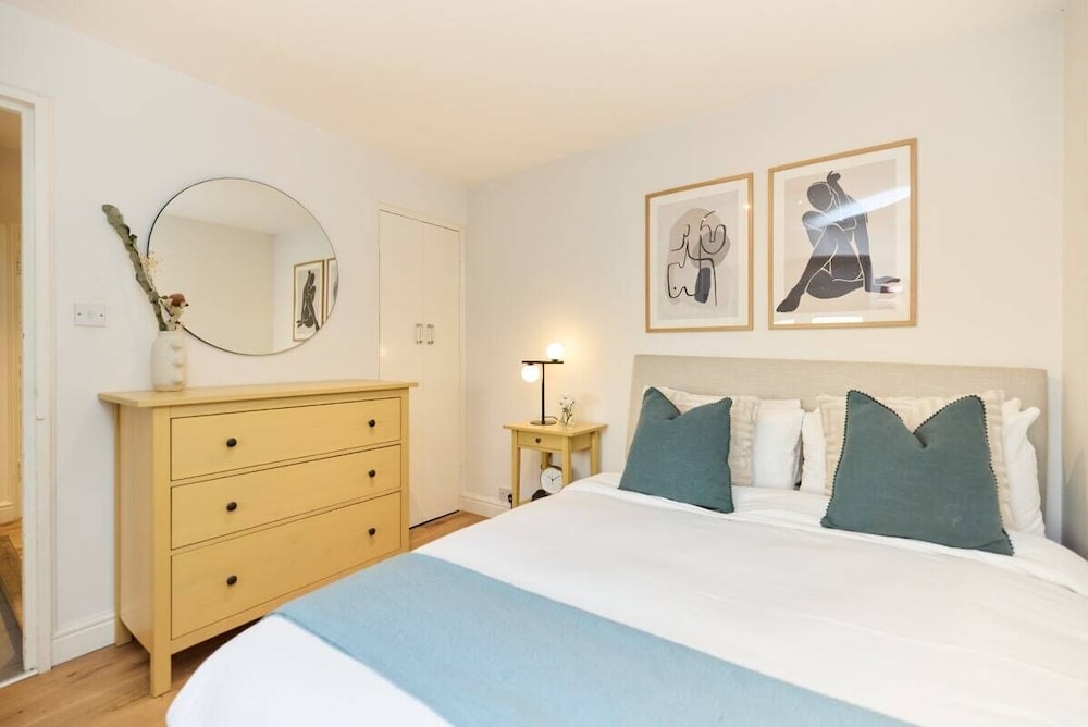 The Brunswick Retreat - Warm 3bdr Flat With Balcony