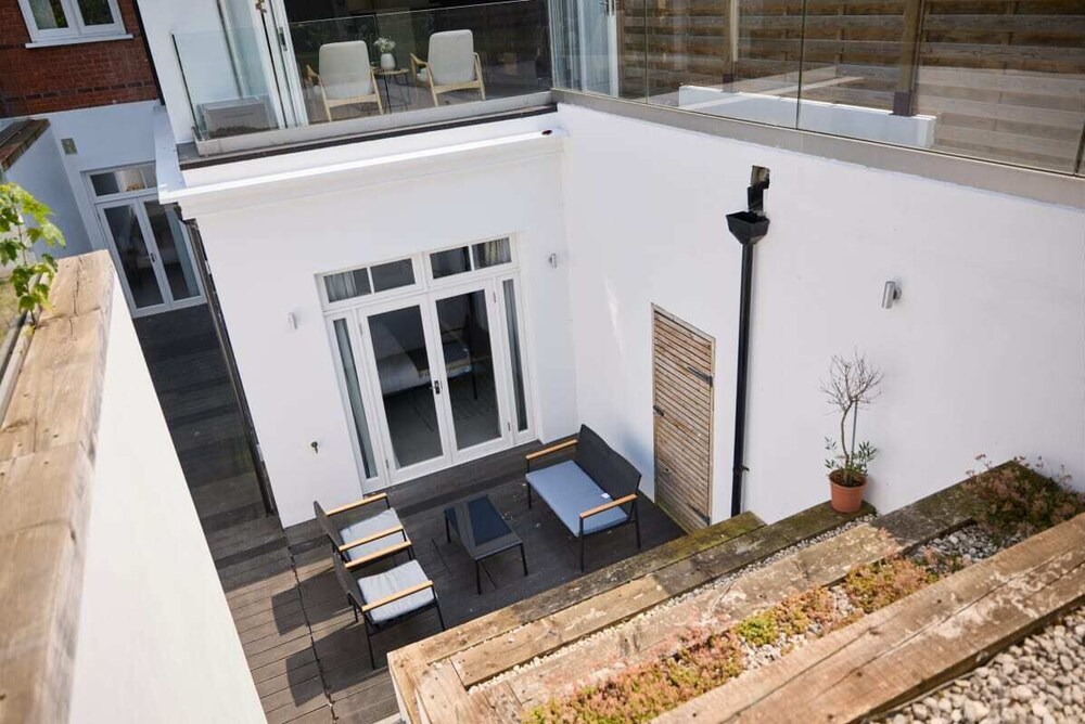 The Putney Hideaway - Modern and Elegant 3bdr Flat With Patio