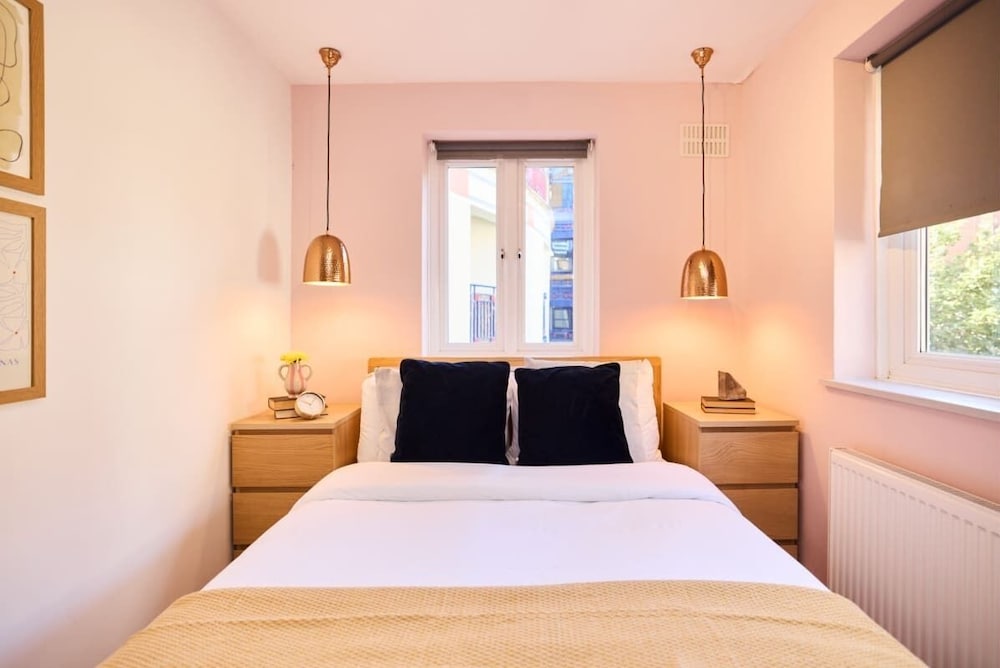 The Brunswick Retreat - Warm 3bdr Flat With Balcony