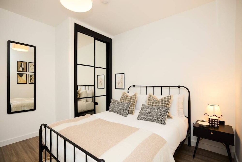 The Tottenham Hale Crib - Trendy 2bdr Flat With Balcony