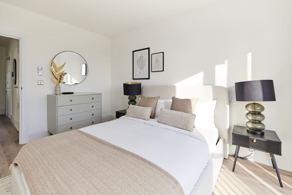 Wembley Vacations - The Wembley Park Sanctuary - Stunning 2bdr Flat With Balcony - Property Image 2