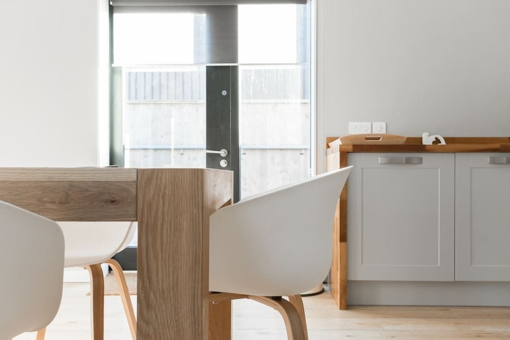 The Cliffside Loft - Distinctly Modern 3BDR Riverside Home