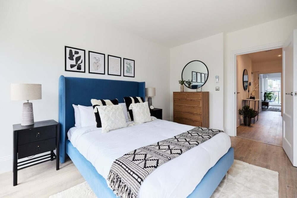 The Wembley Park Gem - Lovely 2bdr Flat With Balcony view 3