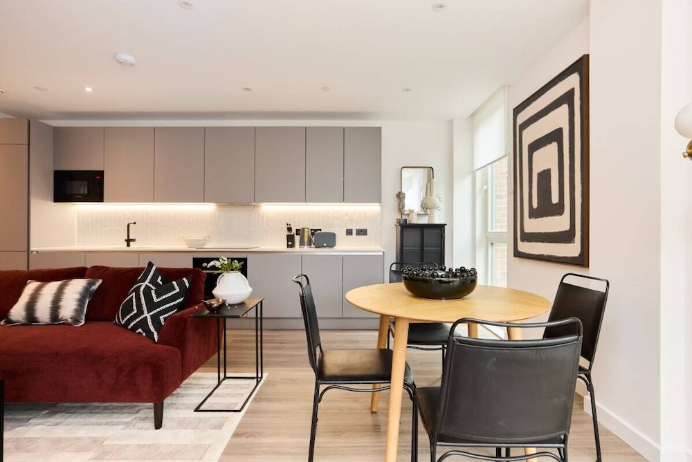 The Tottenham Hale Crib - Trendy 2bdr Flat With Balcony