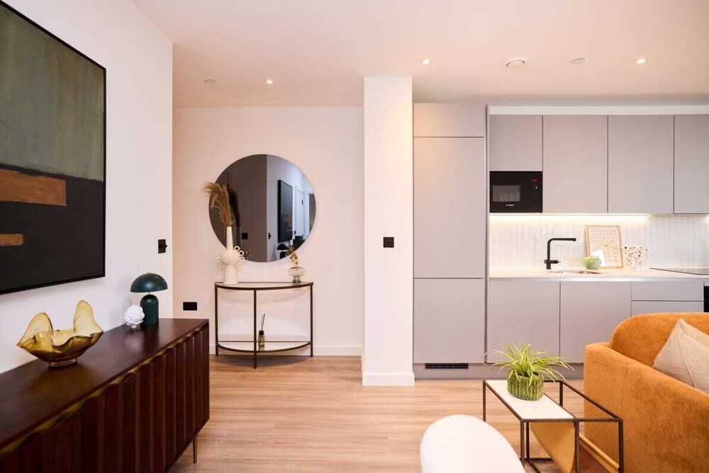 The Tottenham Classic - Charming 2bdr Flat With Balcony