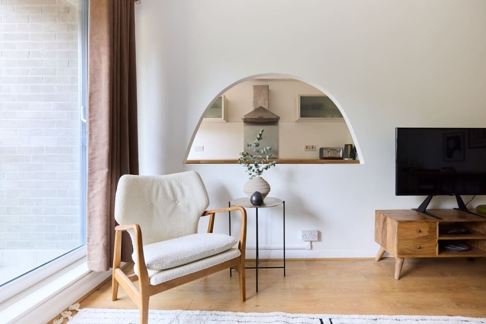 The Regent's Park Crib - Modern 1bdr Flat With Balcony