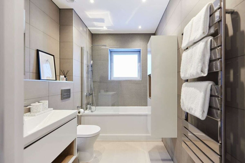 Wembley Vacations - The Wembley Park Retreat - Modern 2bdr Flat With Balcony - Property Image 2