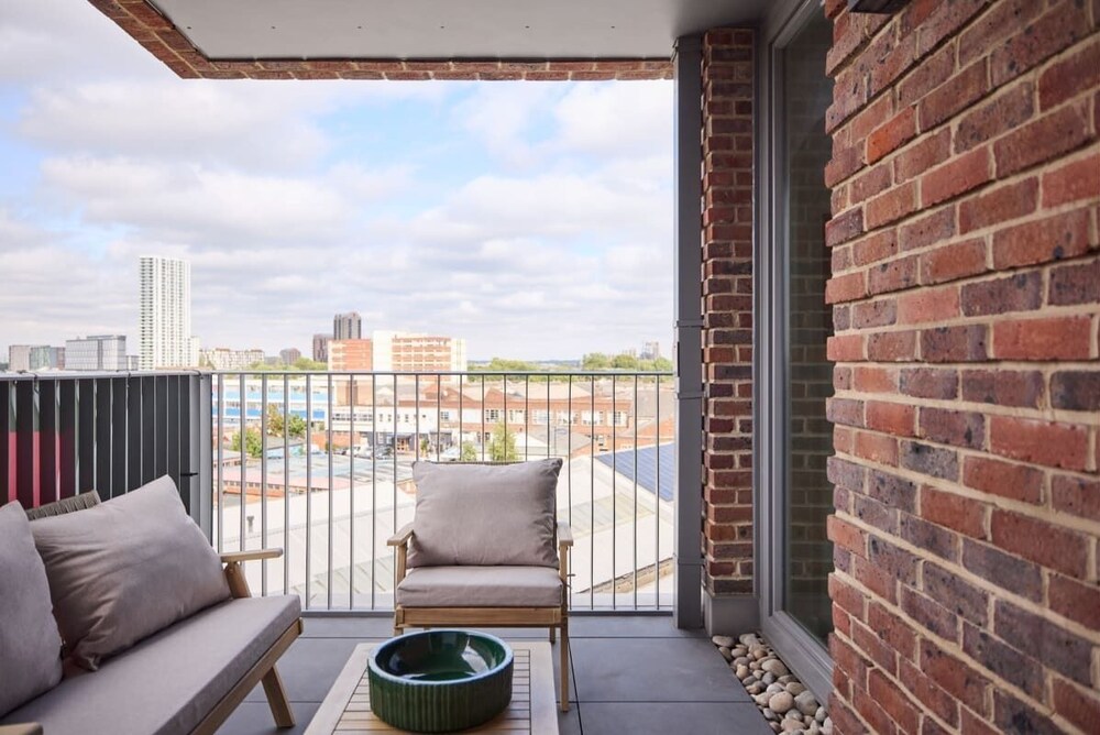 The Tottenham Classic - Charming 2bdr Flat With Balcony