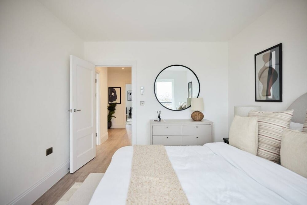The Wembley Park Corner - Classy 2bdr Flat With Balcony view 4