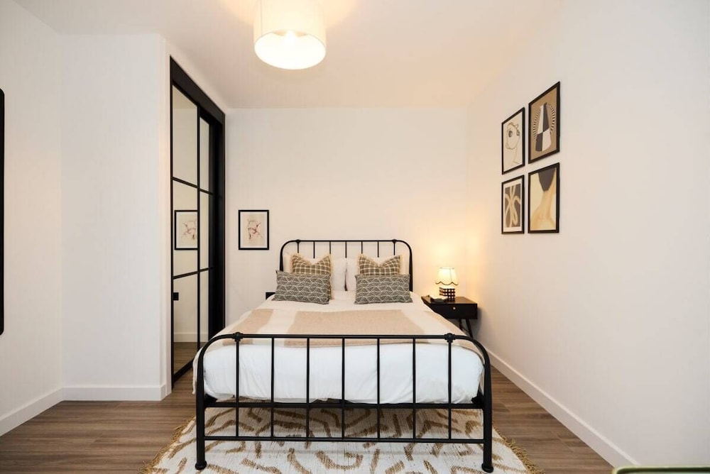 The Tottenham Hale Crib - Trendy 2bdr Flat With Balcony