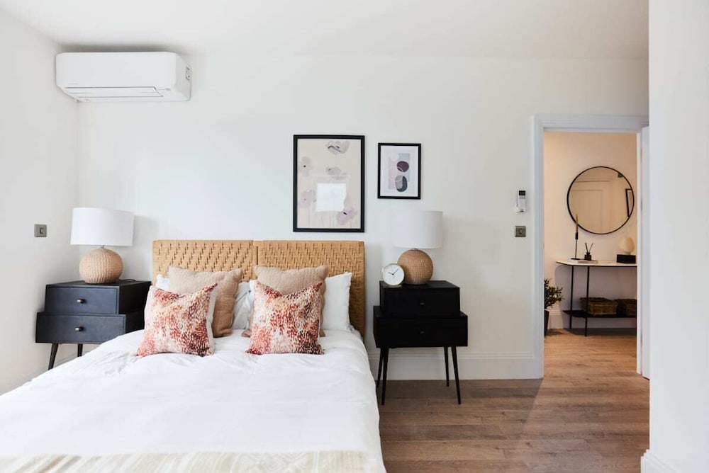The Wembley Park Gem - Lovely 2bdr Flat With Balcony view 4