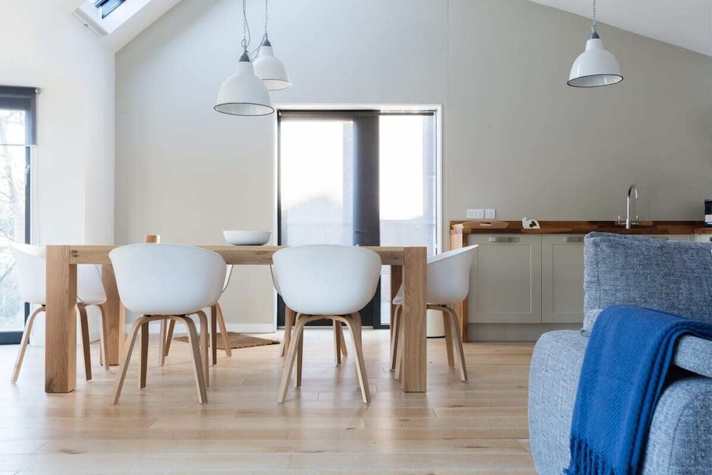 The Cliffside Loft - Distinctly Modern 3BDR Riverside Home