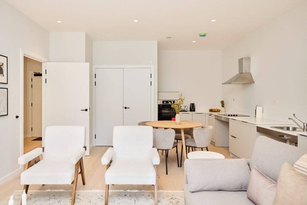 The Brondesbury Hideout - Breathtaking 1bdr Flat With Terrace + Parking
