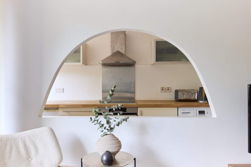 The Regent's Park Crib - Modern 1bdr Flat With Balcony
