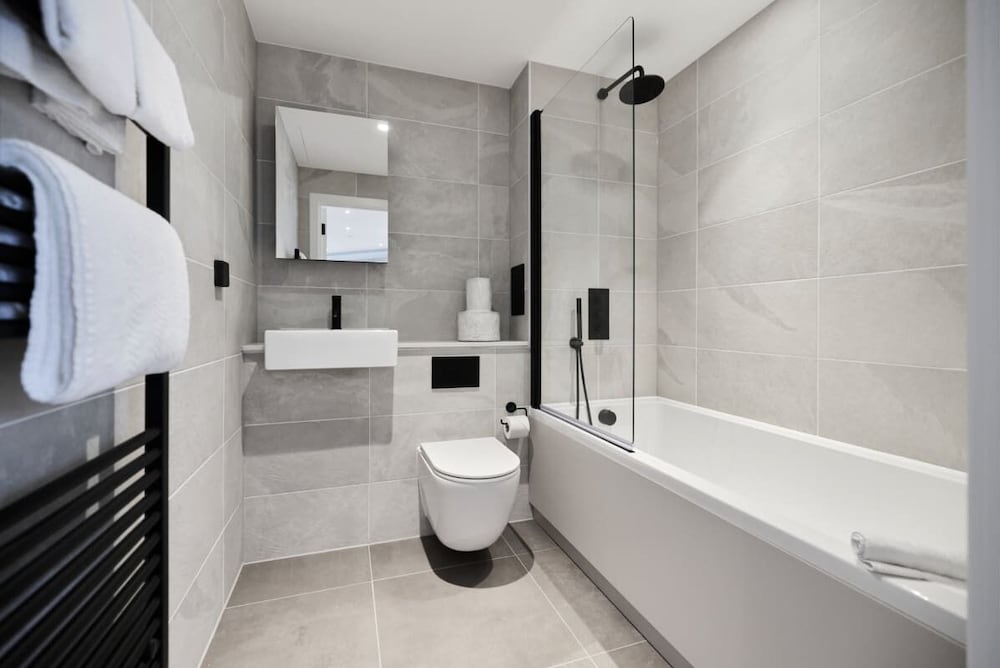 The Tottenham Wonder - Pleasing 2bdr Flat With Balcony