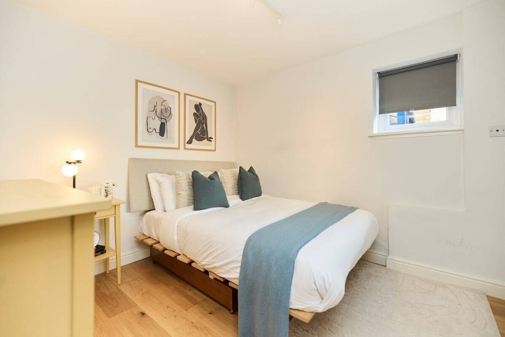 The Brunswick Retreat - Warm 3bdr Flat With Balcony