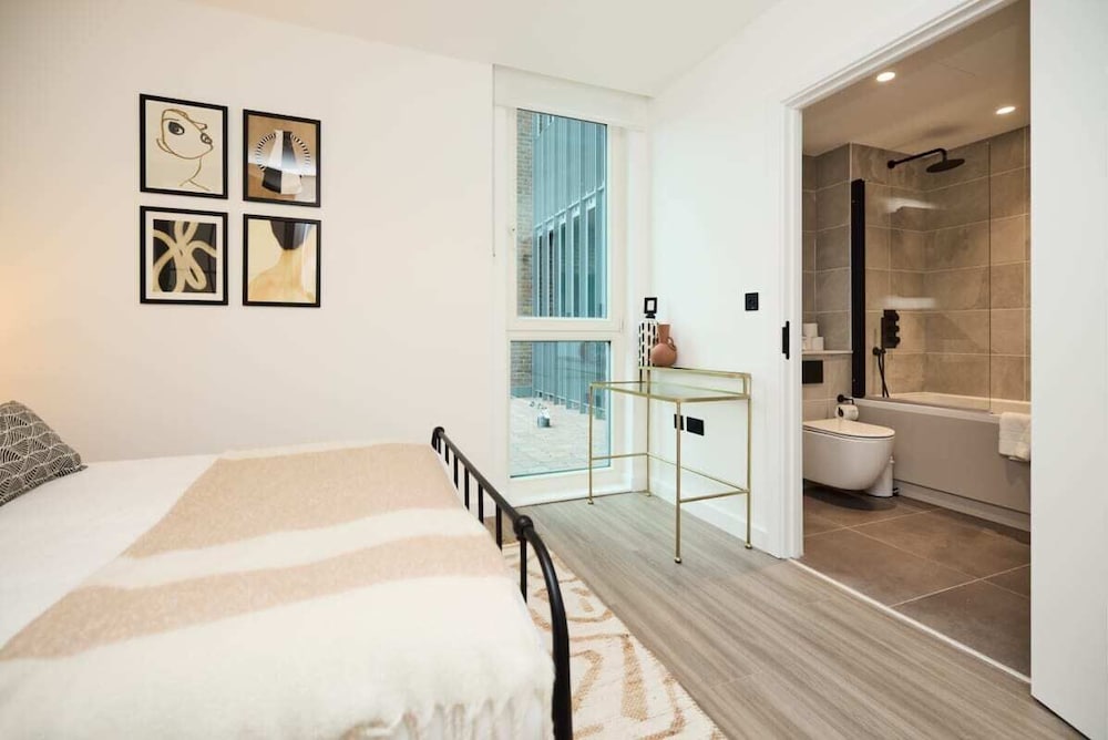 The Tottenham Hale Crib - Trendy 2bdr Flat With Balcony