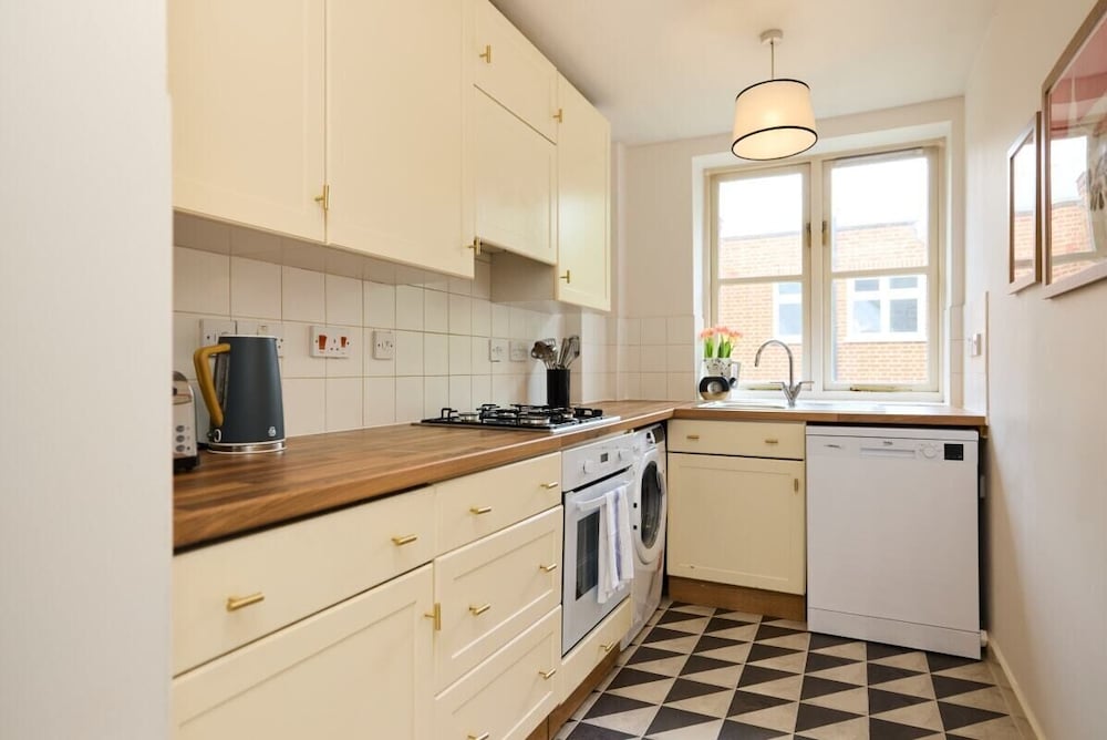 Chiswick Views & Space Elegant 3bdr Duplex With Parking