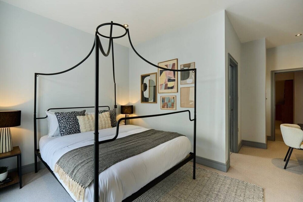 The Putney Hideaway - Modern and Elegant 3bdr Flat With Patio