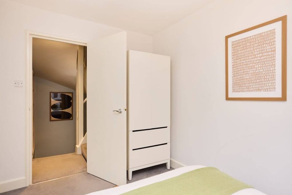 The Brunswick Retreat - Warm 3bdr Flat With Balcony