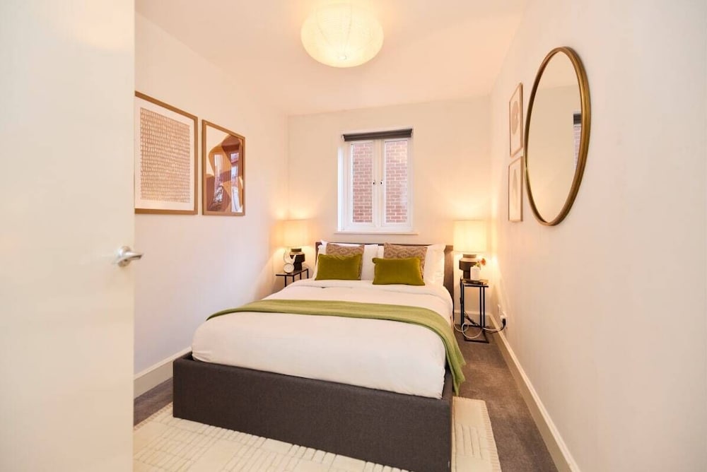 The Brunswick Retreat - Warm 3bdr Flat With Balcony