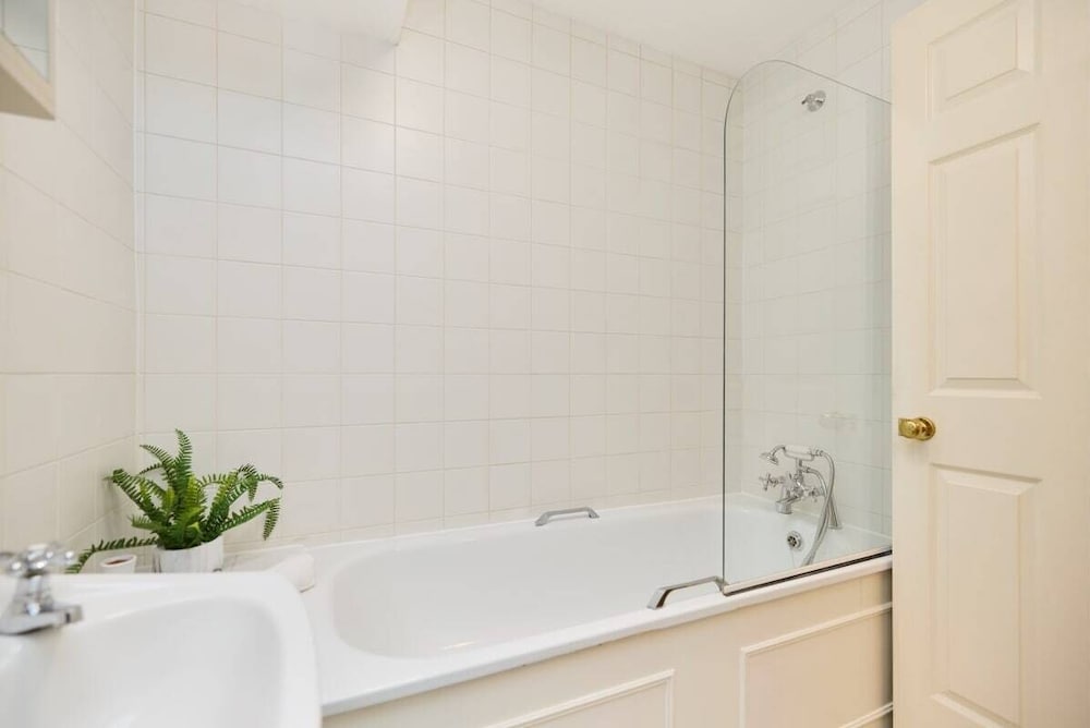 Chiswick Views & Space Elegant 3bdr Duplex With Parking