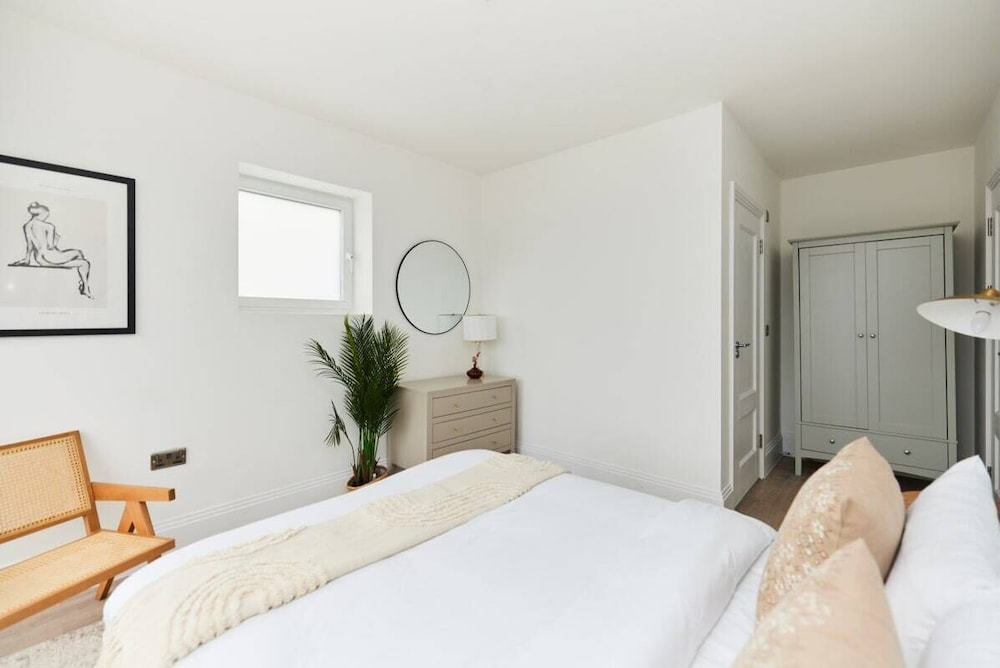 The Wembley Park Corner - Classy 2bdr Flat With Balcony view 3