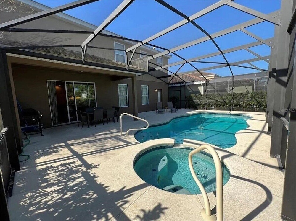 Solterra Swanky