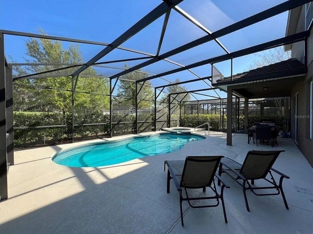 Solterra Swanky