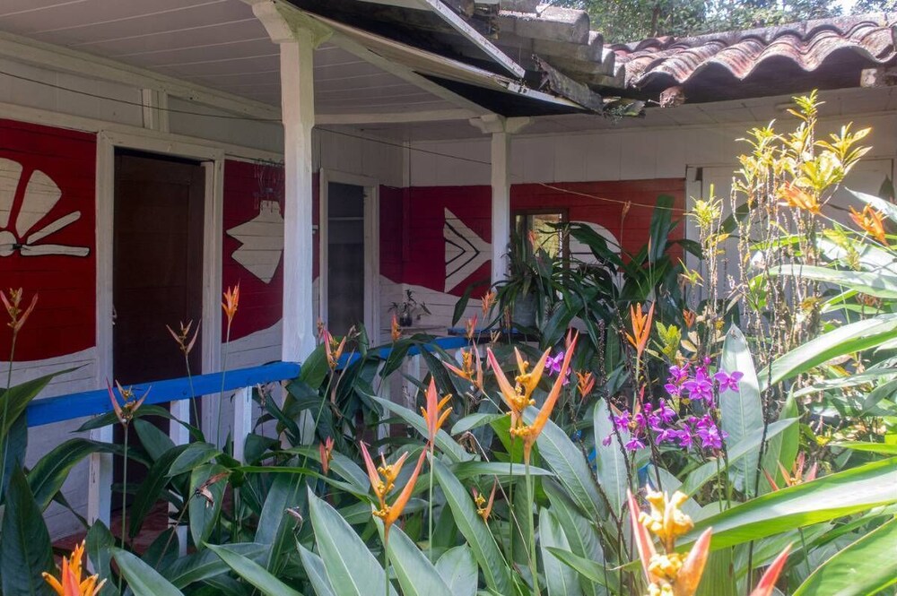 Wira Pora Hostal