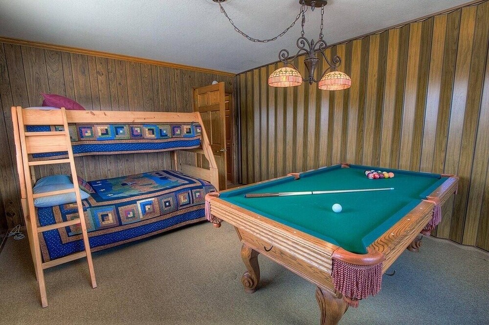 Tkh1226 - Emerald Lodge 6 Bedroom Home