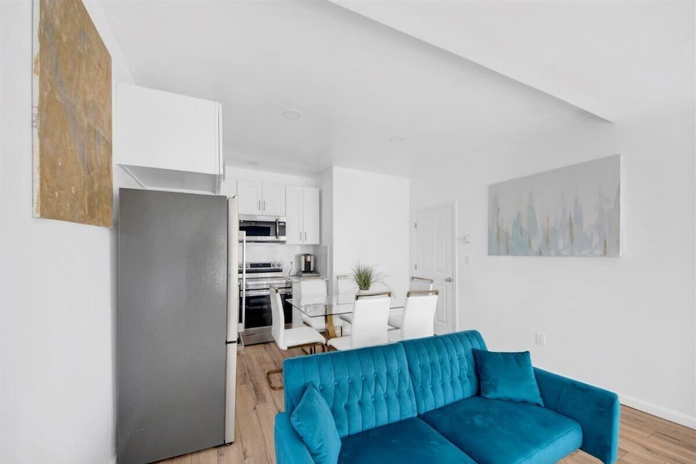 Luxury 5 BR Home Free Parking