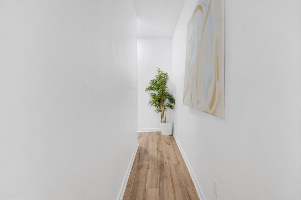 Luxury 5 BR Home Free Parking