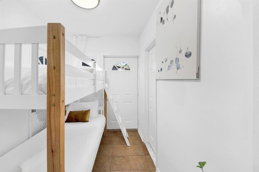 Luxury 5 BR Home Free Parking