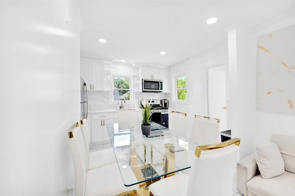 Luxury 5 BR Home Free Parking