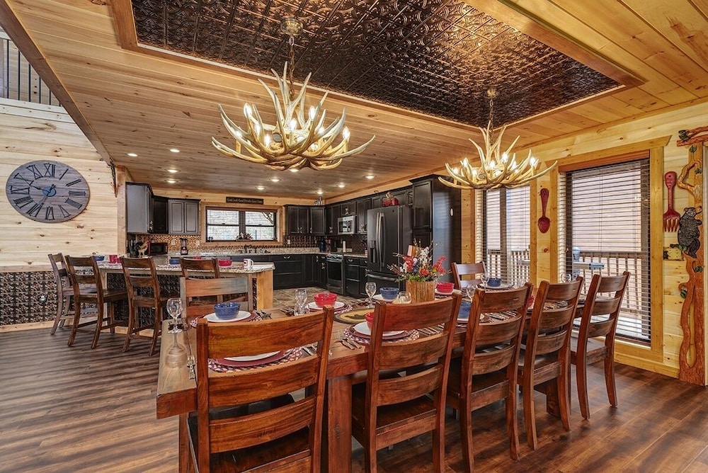 Bearadise - 5 Bedrooms, 5 Baths, Sleeps 20 5 Cabin by RedAwning view 4