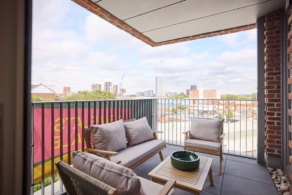 The Tottenham Classic - Charming 2bdr Flat With Balcony
