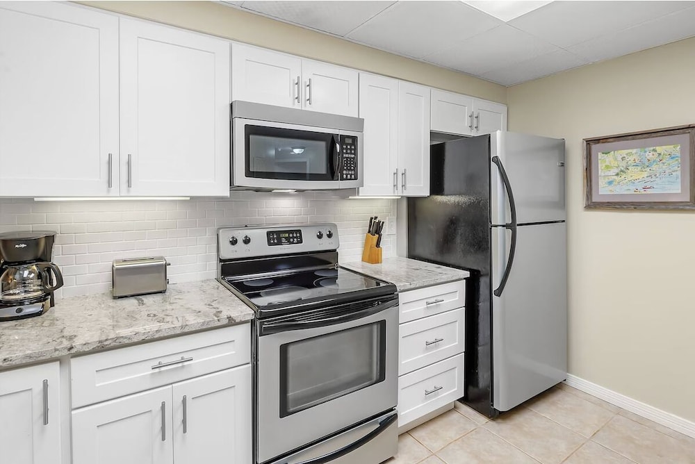 The Palms West 813