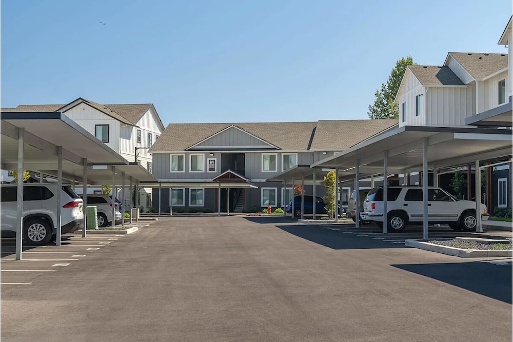 Landing Apartments - Salem