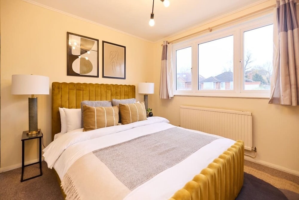 The Enfield Place - Elegant 4bdr House With Garden