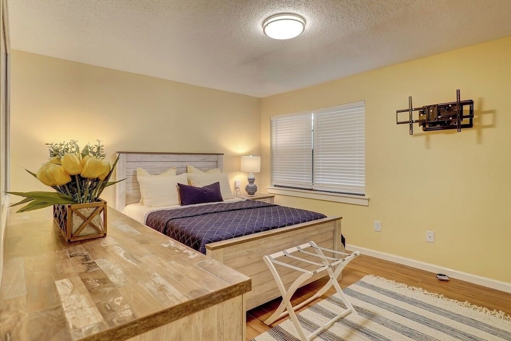 Family 2BR Retreat Near Beach + Pool Hilton Head