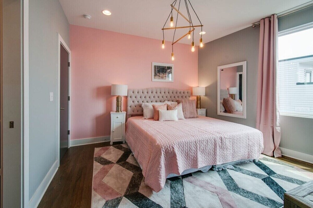 King Queen 2 Homes - 24 Beds City Views
