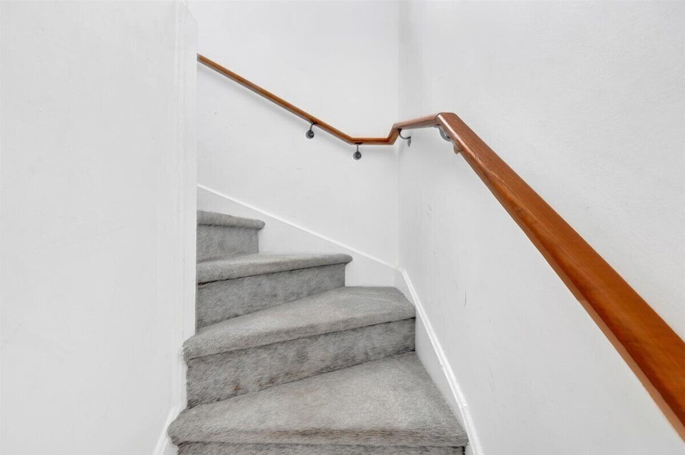 Luxury 5 BR Home Free Parking