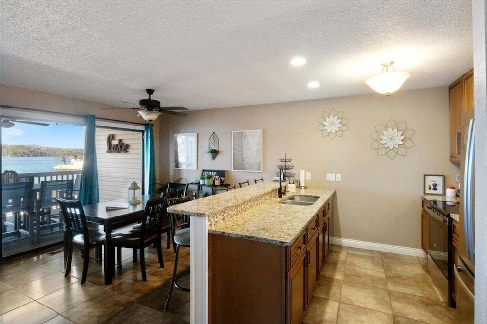 Spacious Family Friendly 3 Bed/3 Bath w/ Amazing Views, Lakeside Pool, & Boat Slip