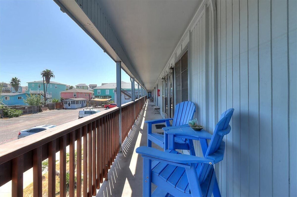 Cozy 1 Bedroom Budget Friendly view 5