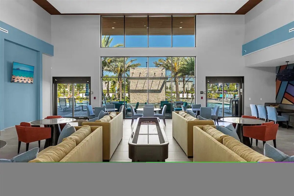Luxurious 15br Villa With Lake View & Game/theater