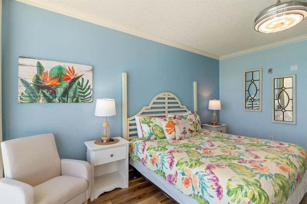 Sea-gem 2 Bedroom Condo