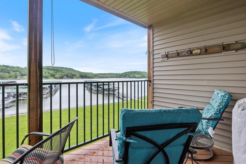 Relaxing Lakefront Condo w/ 2 Heated Pools, Boat Ramp & Slip, Near Golf & Parks