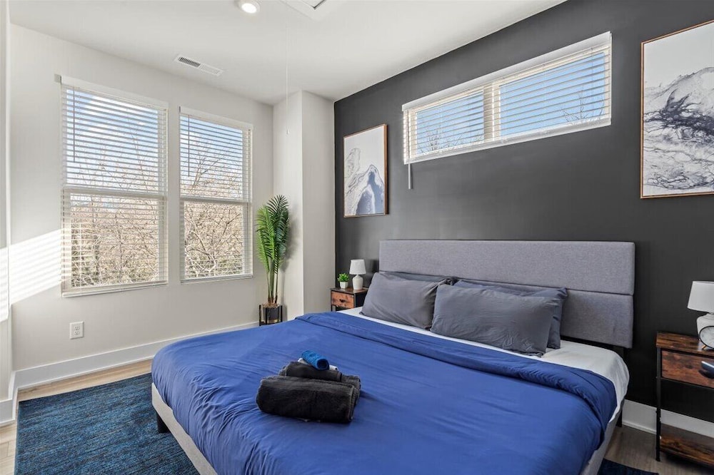 Luxe King 4BR Townhouse in Uptown CLT
