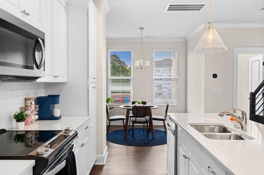 3BR King Townhouse in Uptown CLT